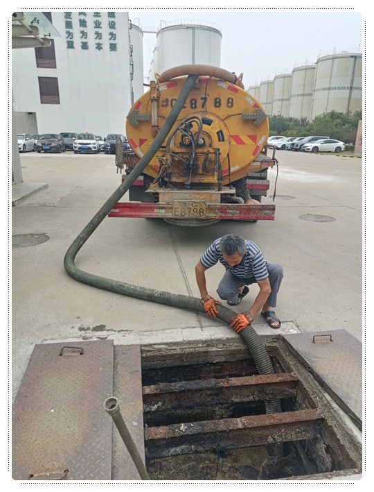 从江隔油池清掏